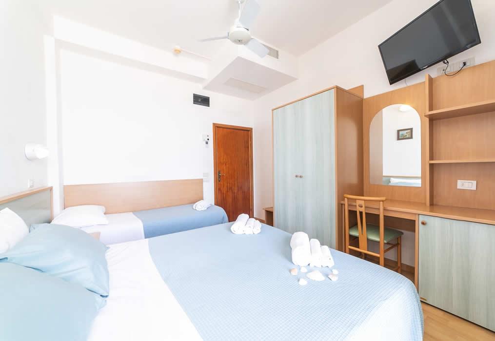 hotelaugustagabicce it camere 024