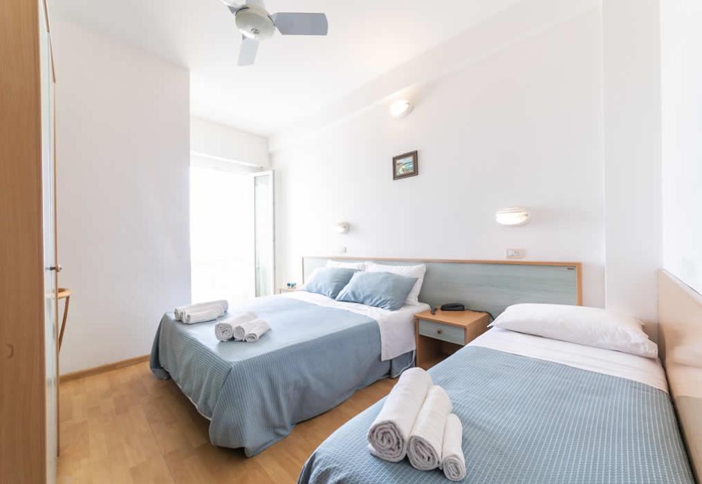 hotelaugustagabicce it camere 025